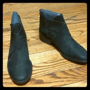 Eileen Fisher black leather zip up booties size 7